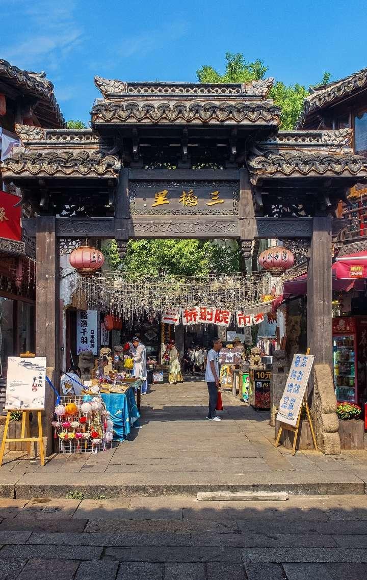 肖战《杭州Vlog》要来了？品牌寻梦之旅先睹为快